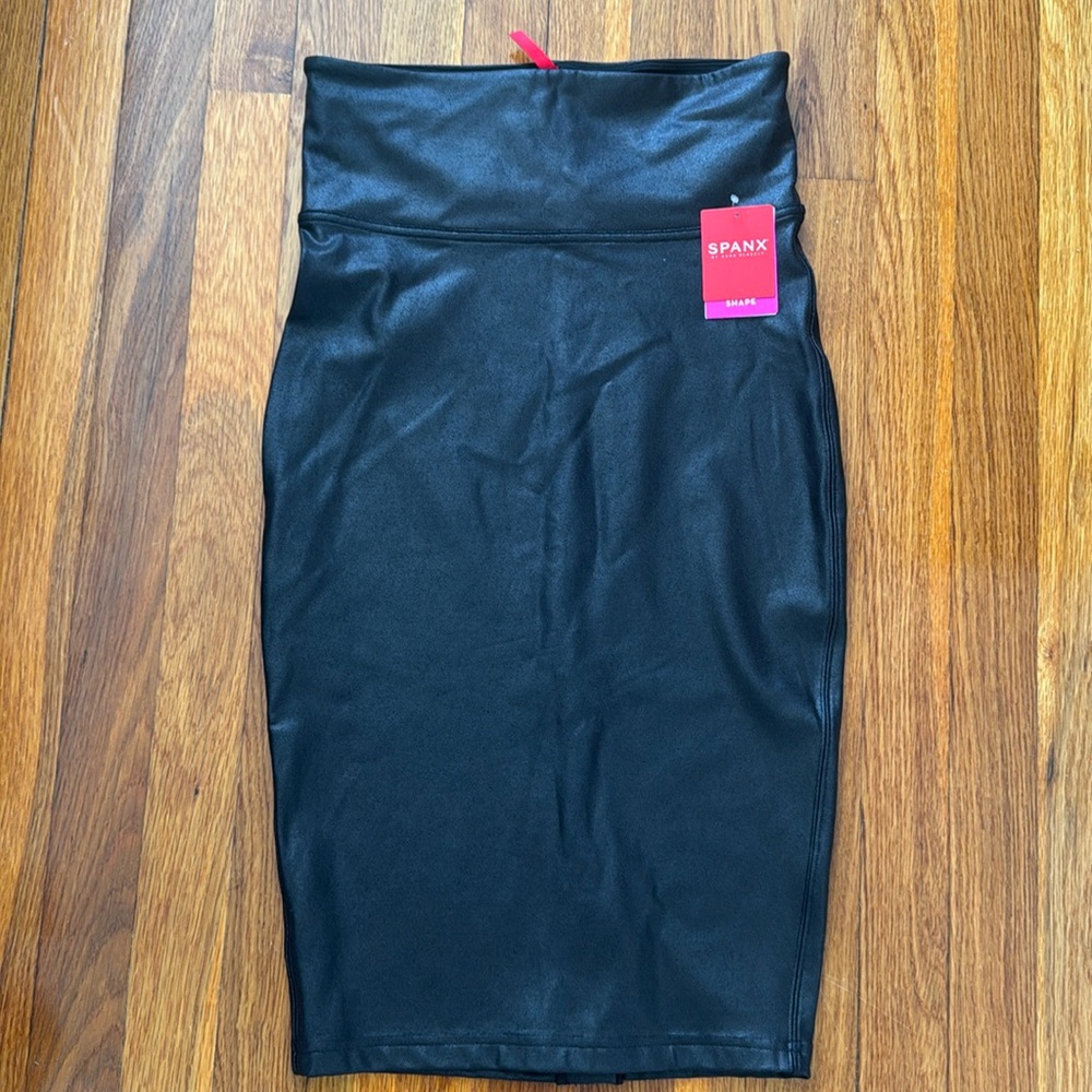 SPANX Faux Leather Pencil Skirt NWT in Very Black size Medium